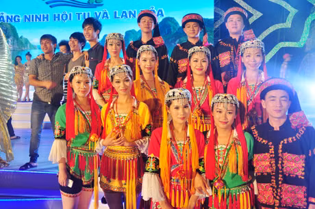 Đoàn nghệ thuật Quảng Tây Trung Quốc.