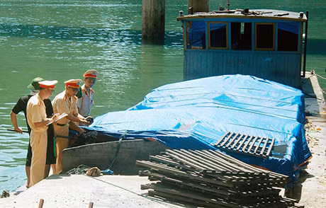 Tàu vận chuyển than không rõ nguồn gốc do CBCS PC68 phát hiện, bắt giữ tháng 4-2014.