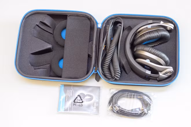 HD8 là mẫu tai nghe DJ cao cấp nhất trong loạt sản phẩm được Sennheiser giới thiệu đầu năm 2014 bên cạnh hai model HD7 và HD6 Mix. Thiết bị hướng đến người dùng chuyên nghiệp, thể hiện sự cao cấp ngay từ cách đóng hộp hay túi bảo vệ đi kèm.