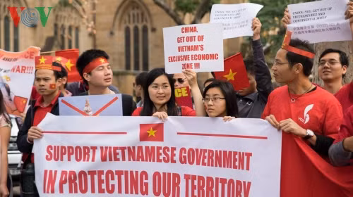 Người Việt tại Australia biểu tình phản đối Trung Quốc