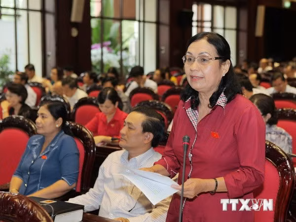 Đại biểu Quốc hội tỉnh Trà Vinh Nguyễn Thị Khá phát biểu ý kiến. (Ảnh: Lâm Khánh/TTXVN)