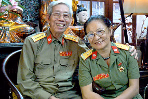 Nhạc sĩ Thuận Yến và vợ - nghệ sĩ đàn tranh Thanh Hương.