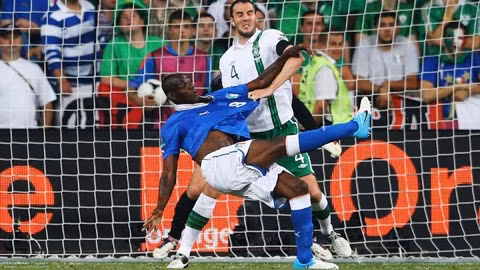 Balotelli (áo sẫm) và đồng đội ở Azzurri sẽ giành chiến thắng dễ dàng