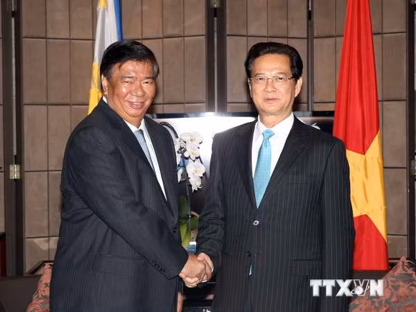 Thủ tướng Nguyễn Tấn Dũng hội kiến với Ngài Franklin Drilon, Chủ tịch Thượng viện Philippines. (Ảnh: Đức Tám/TTXVN)