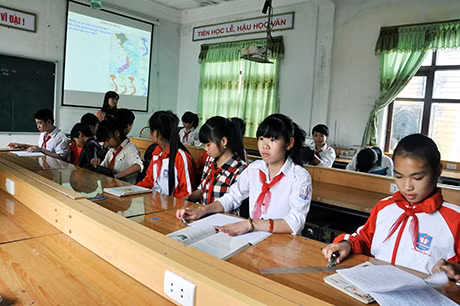 Một tiết học của học sinh Trường THCS Tình Húc, xã Tình Húc (Bình Liêu).