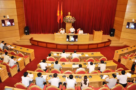Đồng chí Phạm Minh Chính, Ủy viên Trung ương Đảng, Bí thư Tỉnh ủy phát biểu kết luận hội nghị