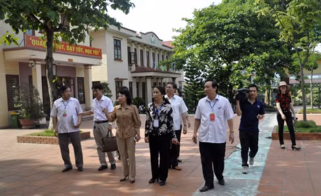 Phó Chủ tịch UBND tỉnh Vũ Thị Thu Thủy kiểm tra tại trường THPT Bạch Đằng