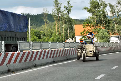 Ảnh chụp lúc 16h ngày 28-5-2014 tại đoạn đường tránh mới QL18, phường Minh Thành (TX Quảng Yên).