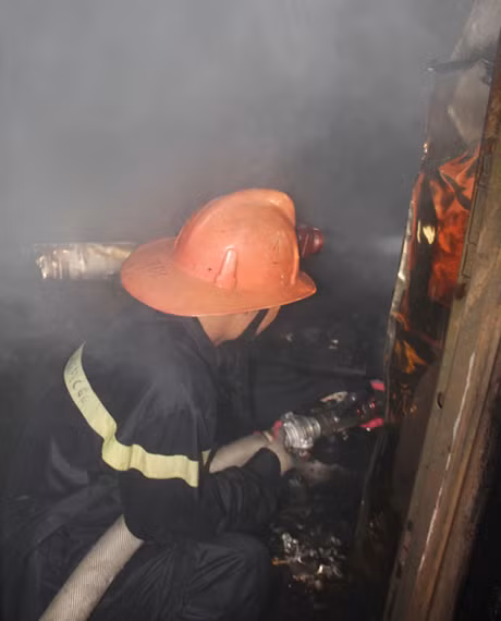 Lực lượng PCCC tiếp cận hiện trường.