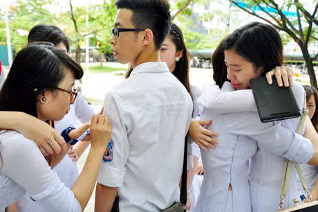 Cùng những cái ôm hôn chặt.