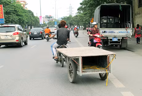 Ảnh chụp lúc 17h15 ngày 6-5-2014 tại đường Nguyễn Văn Cừ, TP Hạ Long, đoạn gần Big C Hạ Long.