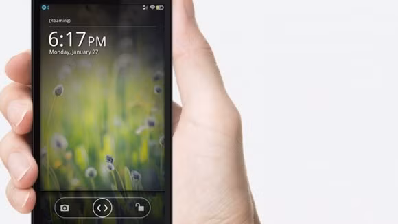 Chạy hệ điều hành chính là Firefox OS tuy nhiên nếu muốn người dùng vẫn có thể chạy Android trên Revolution, một sản phẩm của GeeksPhone.