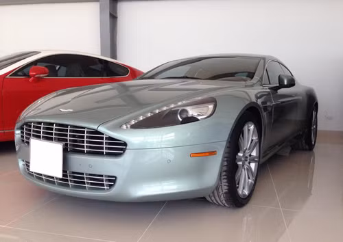 Aston Martin Rapide.