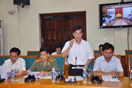 Lãnh đạo TP Móng Cái phát biểu tại buổi làm việc.