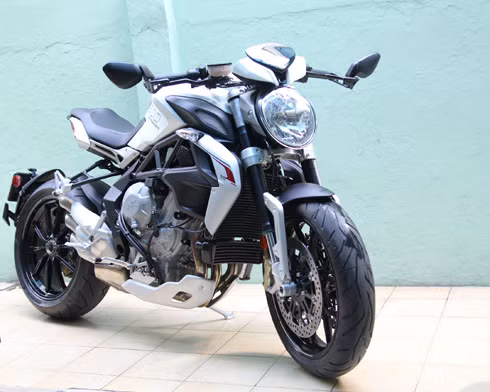MV Agusta Brutale 800 Dragster đầu tiên tại Việt Nam.