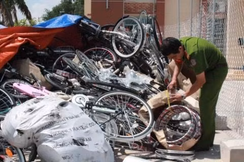 Vô số hàng hóa bị lấy cắp đã được các đối tượng mang tới Công an phường để hoàn trả các doạnh nghiệp
