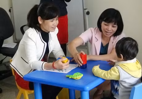 Hoạt động trị liệu cho trẻ em rối nhiễu tâm trí tại Trung tâm Công tác xã hội (Sở LĐ-TB&XH).