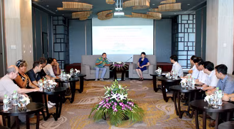 Quang cảnh buổi làm việc.
