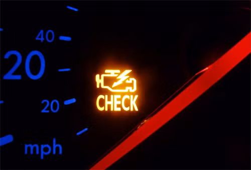 Đèn báo động cơ: có thể là đèn cảnh báo đáng sợ nhất trên bảng điều khiển, và nhiều người chợt nghĩ rằng động cơ đã hỏng. Nhưng biểu tượng này có thể chỉ thông báo rằng một cảm biến đơn giản đã 