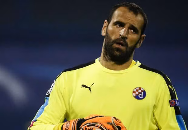  Eduardo trên đường gia nhập Chelsea. Ảnh: Internet.