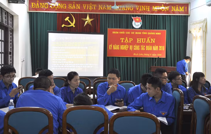 Đoàn viên thanh niên tích cực tham gia thảo luận nhóm. 