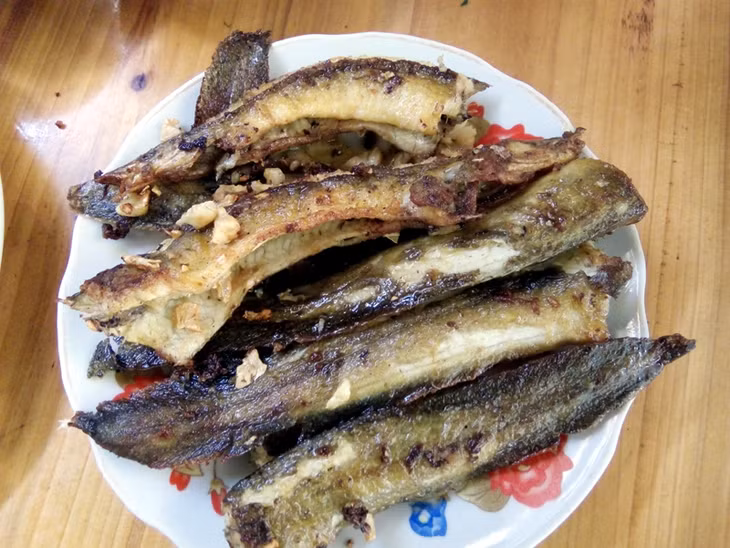 Món cá chạch chấu rán.