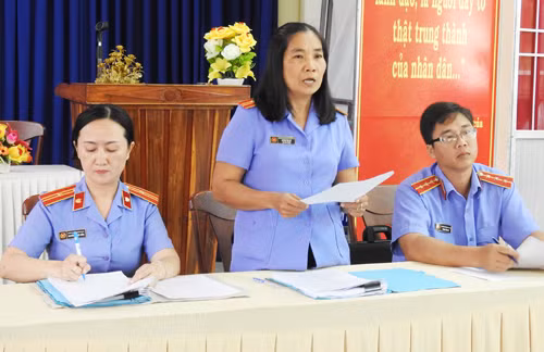 VKSND TP Cà Mau xin lỗi thanh niên bị truy tố oan tội Chống người thi hành công vụ. Ảnh: Phúc Hưng