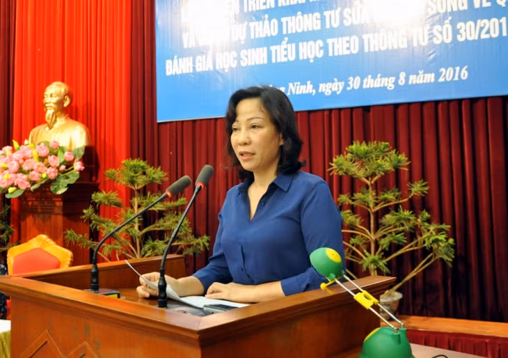 Đồng chí Vũ Thị Thu Thủy, Phó Chủ tịch UBND tỉnh phát biểu kết luận hội nghị.