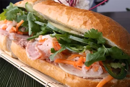Bánh mì là món ăn được nhiều người lựa chọn cho bữa sáng. Ảnh minh họa.