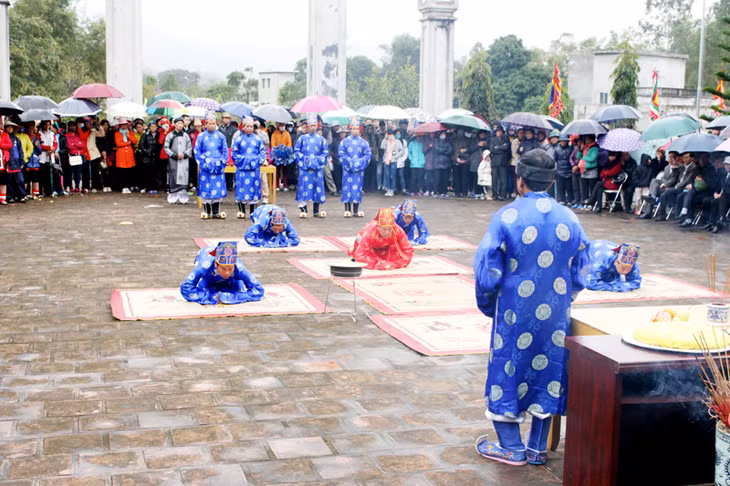 Lễ hội đình Lục Nà góp phần phục dựng nhiều nét sinh hoạt văn hóa truyền thống của người dân tộc thiểu số ở Bình Liêu.