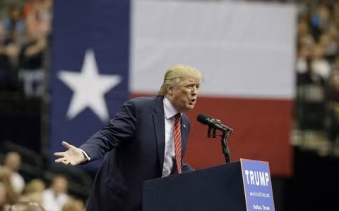 Tỷ phú Mỹ Donald Trump tiếp tục gây bất ngờ khi quyết định vận động tranh cử tại Texas. Ảnh: AP