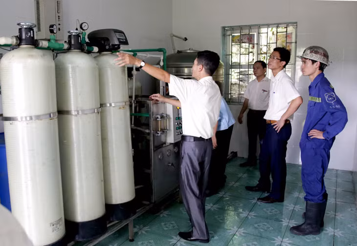Dây chuyền nước uống tinh khiết phục vụ người lao động của Công ty Than Nam Mẫu.