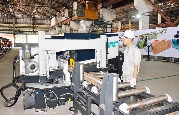 Dây chuyền chế tạo phụ kiện monoray vận tải trong hầm lò của Công ty CP Công nghiệp ô tô - Vinacomin.
