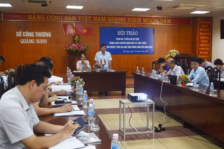 Quang cảnh buổi làm việc