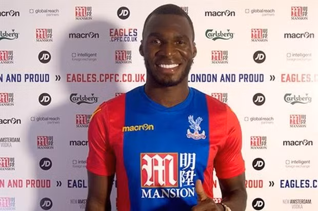 Benteke chính thức rời Liverpool, đến Crystal Palace. Ảnh: Internet.