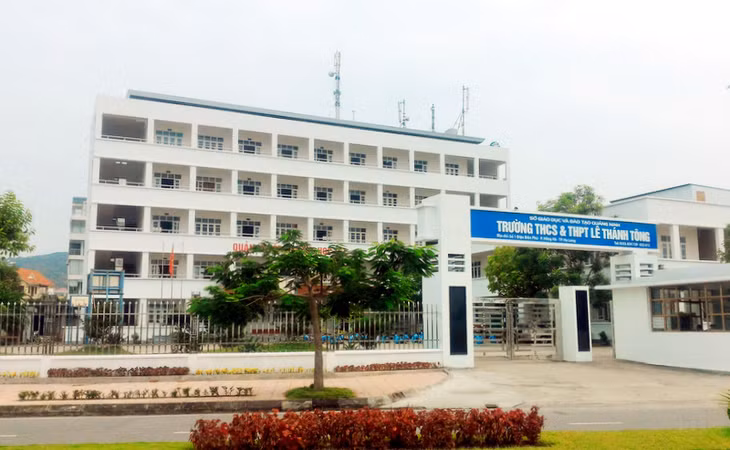 Trường THCS&THPT Lê Thánh Tông (phường Hồng Hà, TP Hạ Long) được tu bổ các hạng mục công trình khang trang, sạch đẹp, sẵn sàng cho năm học mới.