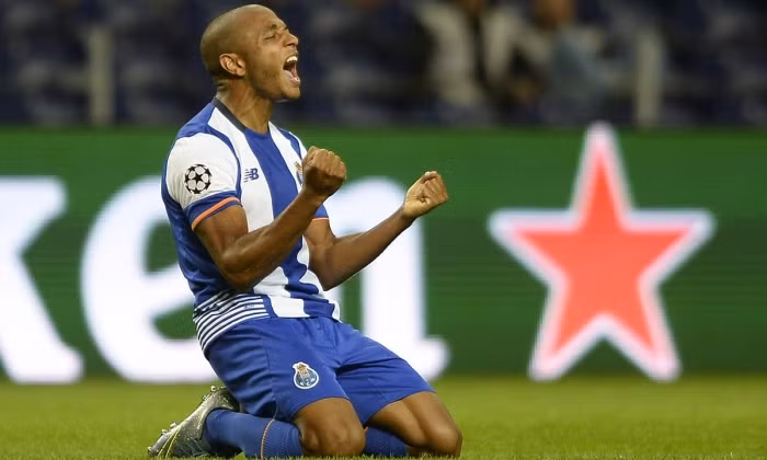 Yacine Brahimi đang được theo sát bởi cả Liverpool, Chelsea và Arsenal. Ảnh: Internet.