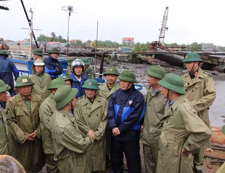 Kiểm tra khu vực công trình cầu Sông Chanh 