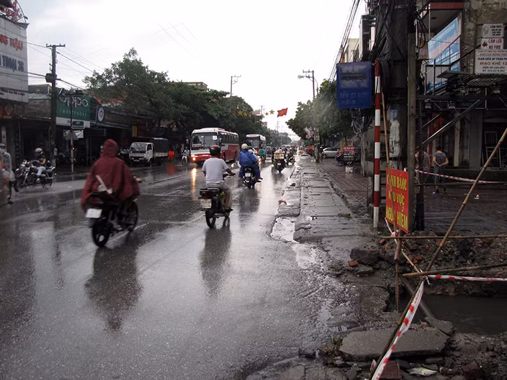 Quốc lộ 18 không còn bị ngập.