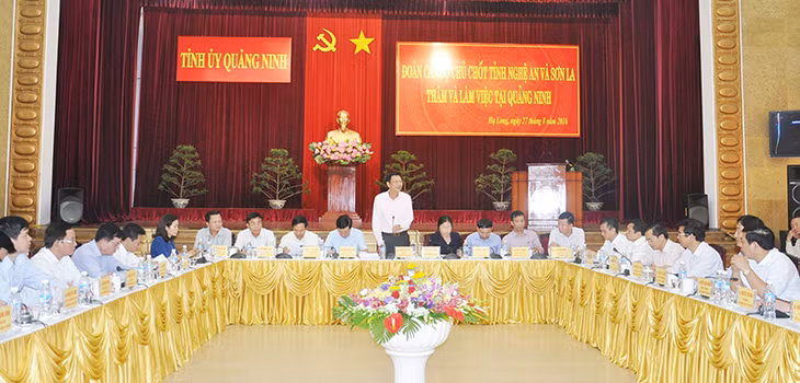 Quang cảnh buổi làm việc.