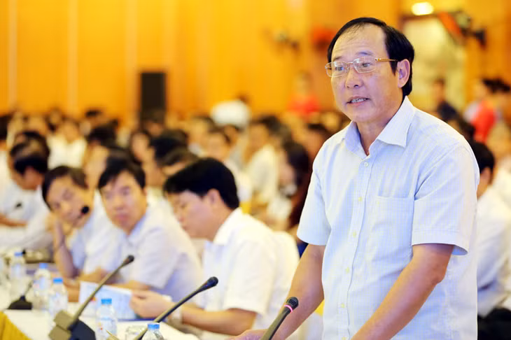 Các đồng chí Vũ Văn Khánh, Giám đốc Sở GTVT; Mạc Thành Luân, Chủ tịch UBND huyện Vân Đồn trả lời kiến nghị của doanh nghiệp.