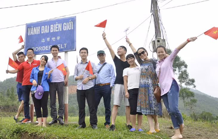 Tìm hiểu, tham quan vùng biên giới.