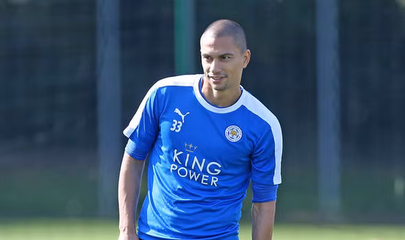  Gokhan Inler trong màu áo Leicester City. Ảnh: Internet.