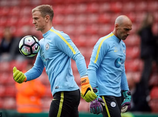  Với Pep, Joe Hart chỉ là thủ môn dự bị. Ảnh: Internet.