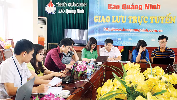 Trang thông tin điện tử Báo Quảng Ninh tổ chức giao lưu trực tuyến tiếp sức mùa thi năm 2016.