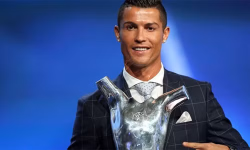 Ronaldo lại thâu tóm một giải thưởng quan trọng nữa. Ảnh: AFP.