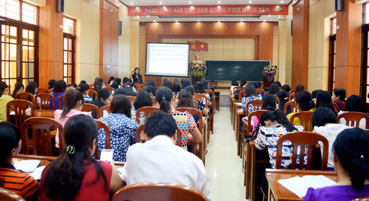 Lớp tập huấn nâng cao trình độ giảng dạy cho giáo viên các trường tại Phòng GD-ĐT TP Cẩm Phả cuối tháng 8-2016.