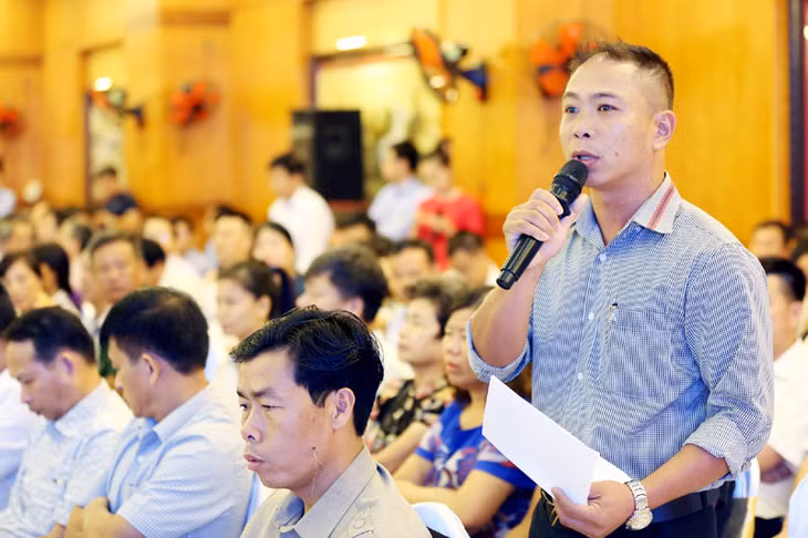 Ông Phạm Hải Quỳnh, đại diện Công ty CP Du lịch Vân Hải Xanh và Hiệp hội Du lịch Vân Đồn kiến nghị thực trạng môi trường đảo Quan Lạn - Minh Châu đang bị ô nhiễm. Ảnh: Đỗ Phương