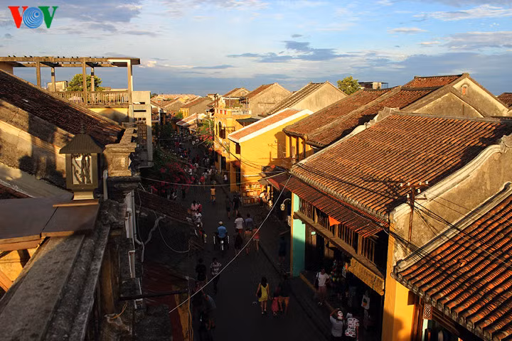  Phố cổ Hội An (tỉnh Quảng Nam) luôn là một địa chỉ du lịch mà ít người muốn bỏ qua trong chuyến hành trình đến miền Trung của đất nước. Hội An mê hoặc du khách bởi một vẻ lãng mạn không nơi nào có được.