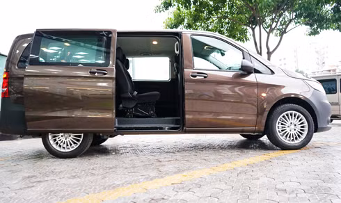 Mercedes Vito được nhập khẩu nguyên chiếc về Việt Nam.